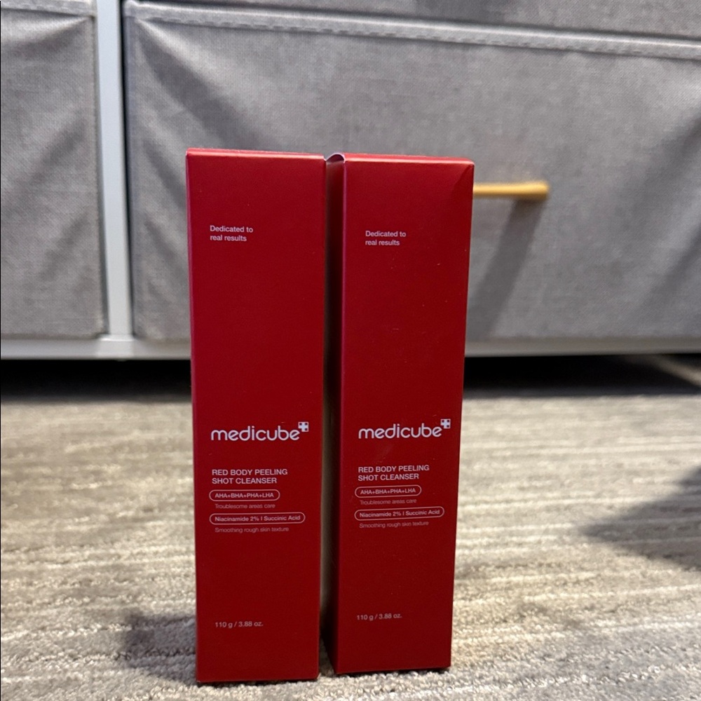 Medicube Red Body Peeling Shot Cleanser - Red